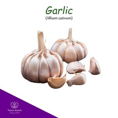 Spices & Ingredients 7 Fresh garlic cloves (bawang putih), an indispensable Balinese ingredient.